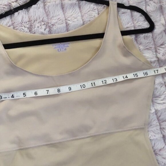 Spanx Nude Beige U Neckline Slimming Shape Wear Tummy Control Tank Top Size L - Picture 4 of 8